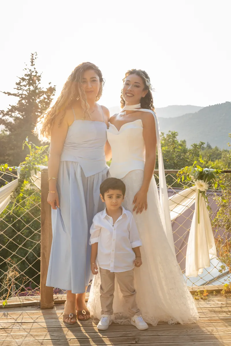 Merthan ve Fatoş engagement photo - Friends