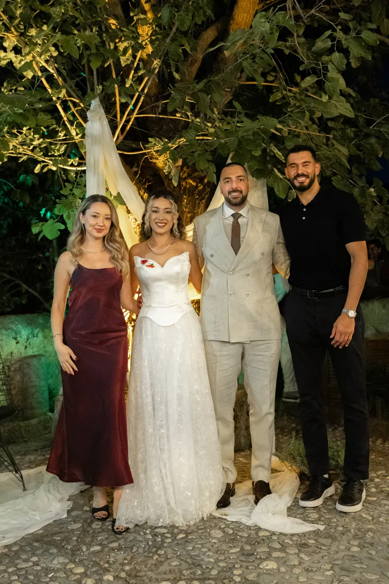 Merthan ve Fatoş engagement photo - Friends