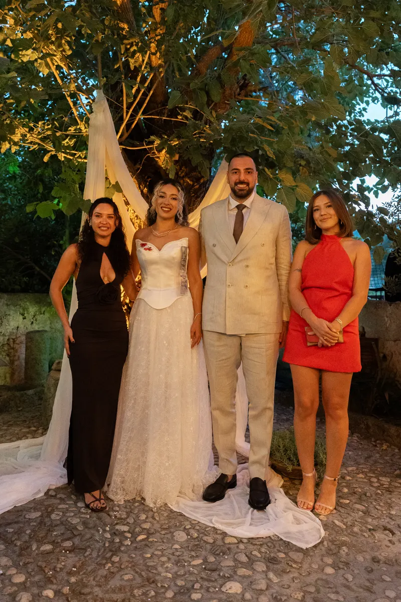 Merthan ve Fatoş engagement photo - Friends