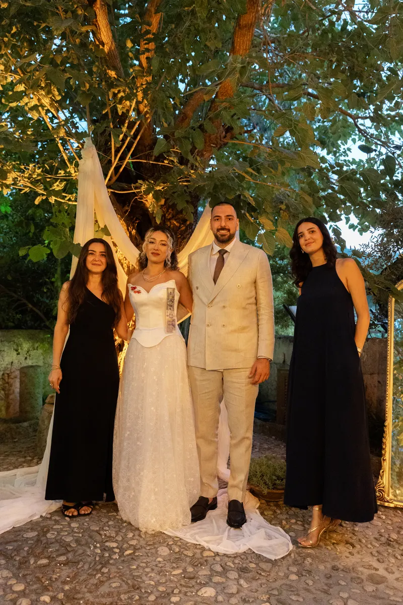 Merthan ve Fatoş engagement photo - Friends