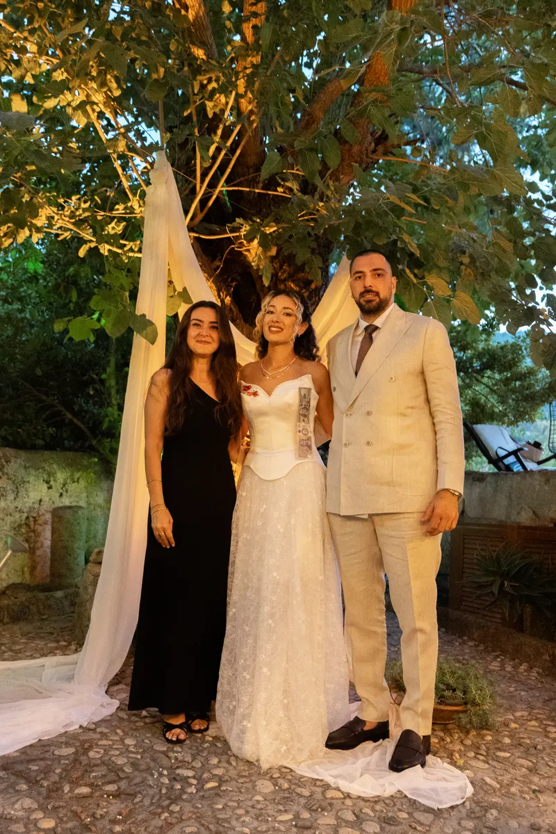 Merthan ve Fatoş engagement photo - Friends