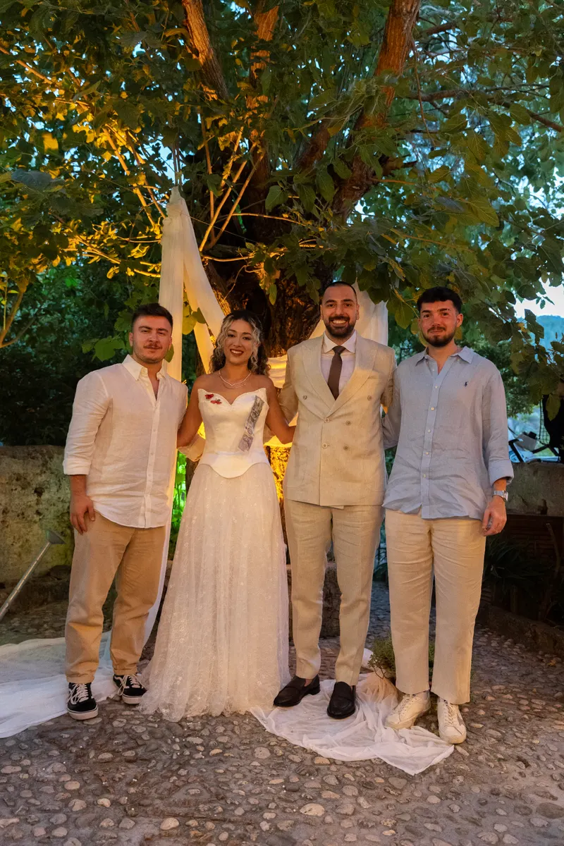 Merthan ve Fatoş engagement photo - Friends