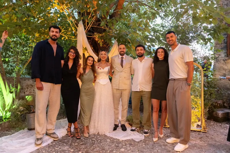 Merthan ve Fatoş engagement photo - Friends