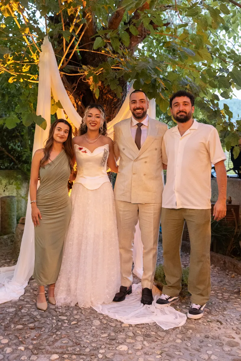 Merthan ve Fatoş engagement photo - Friends