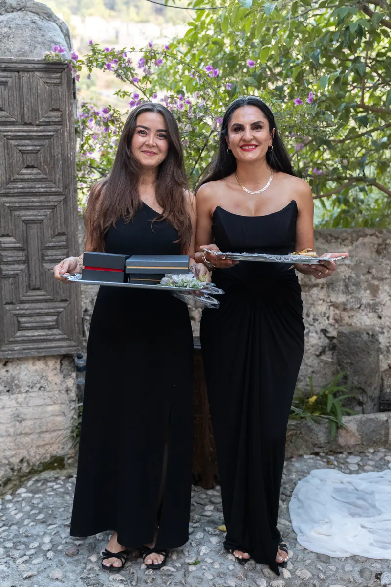 Merthan ve Fatoş engagement photo - Friends