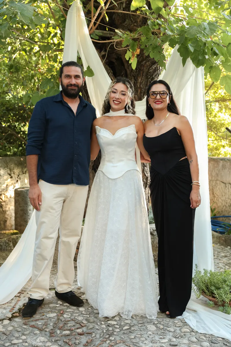 Merthan ve Fatoş engagement photo - Friends