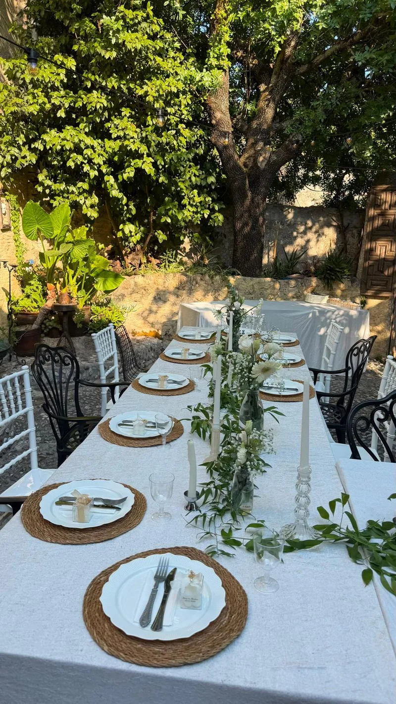 Fatoş ve Merthan engagement photo - Garden