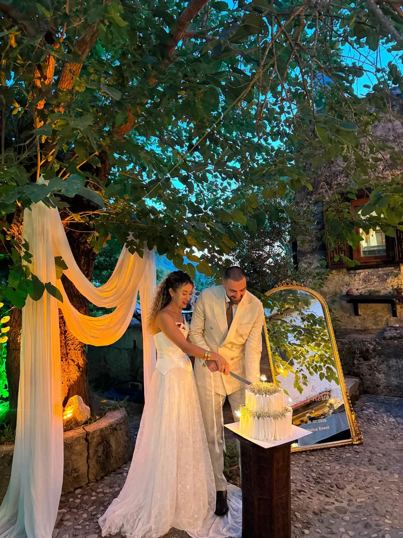 Fatoş ve Merthan engagement photo - Couple